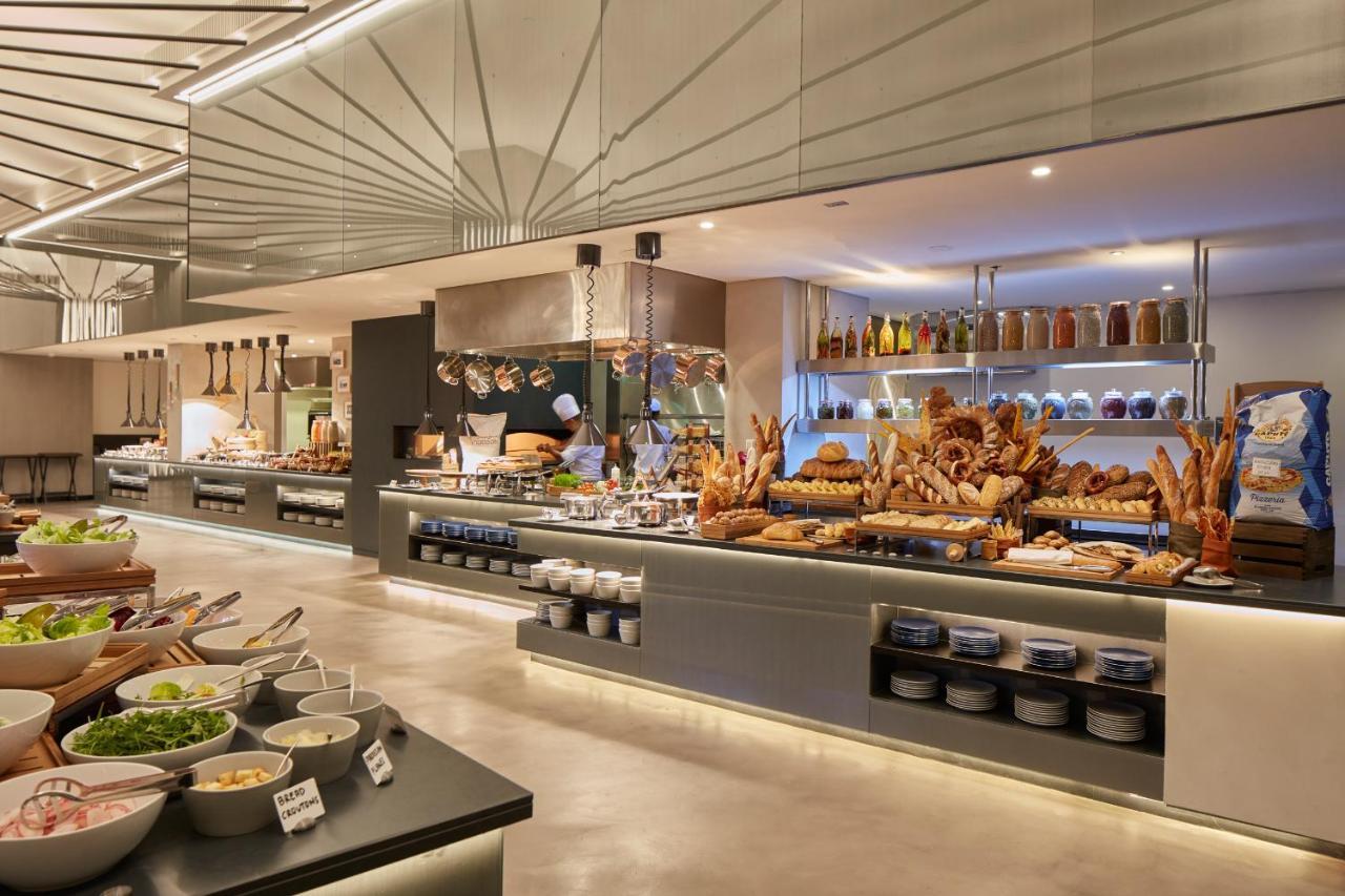 ซีซาร์ รีสอร์ต์ บลูวอเตอร์ ดูไบ Hotel ภายนอก รูปภาพ The buffet at the hotel