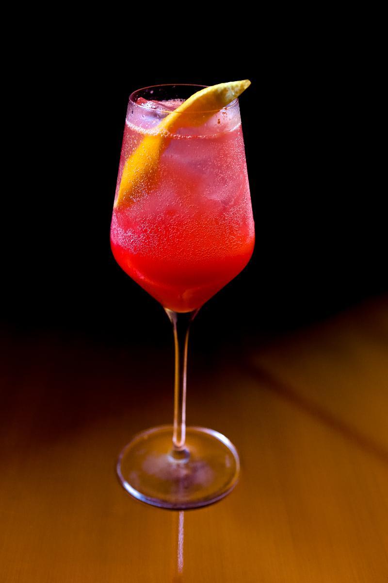 ซีซาร์ รีสอร์ต์ บลูวอเตอร์ ดูไบ Hotel ภายนอก รูปภาพ A glass of Campari Soda
