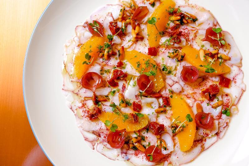 ซีซาร์ รีสอร์ต์ บลูวอเตอร์ ดูไบ Hotel ภายนอก รูปภาพ A plate of Labneh with mango