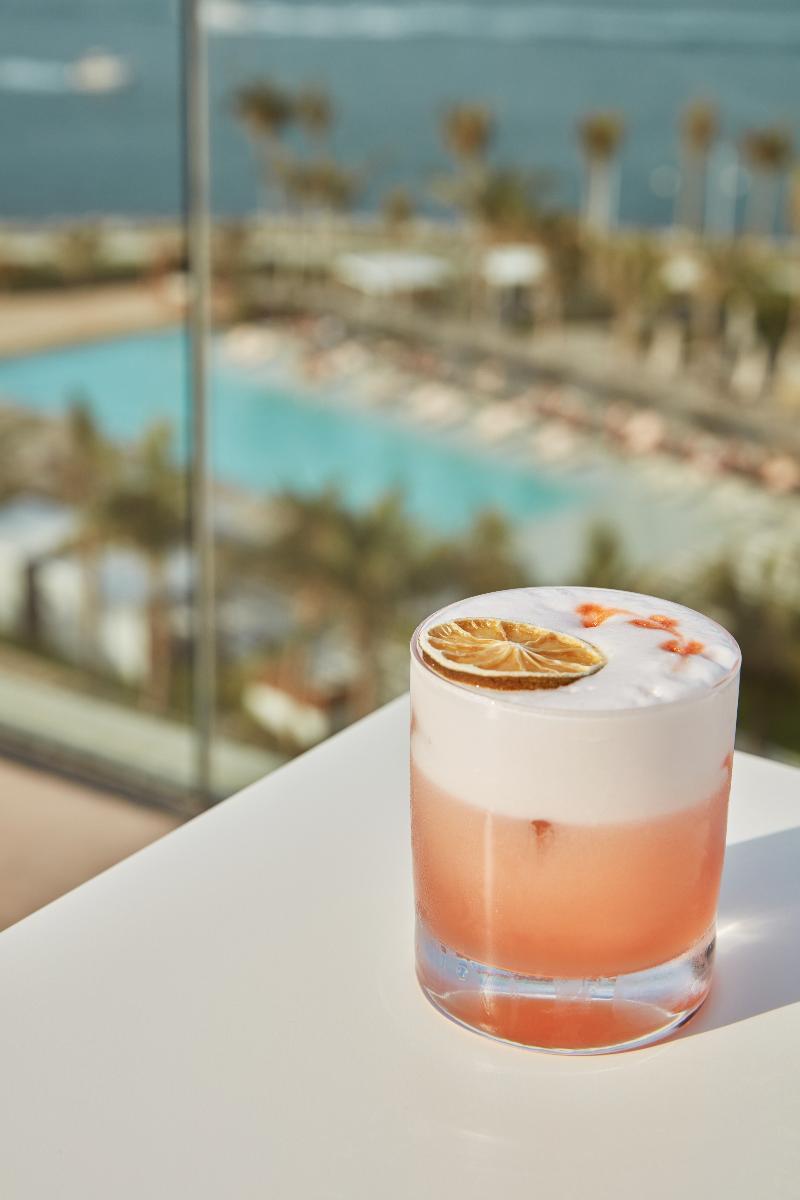 ซีซาร์ รีสอร์ต์ บลูวอเตอร์ ดูไบ Hotel ภายนอก รูปภาพ A cocktail at the pool
